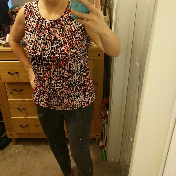 Calvin Klein patterned top. - Picture 4 of 6